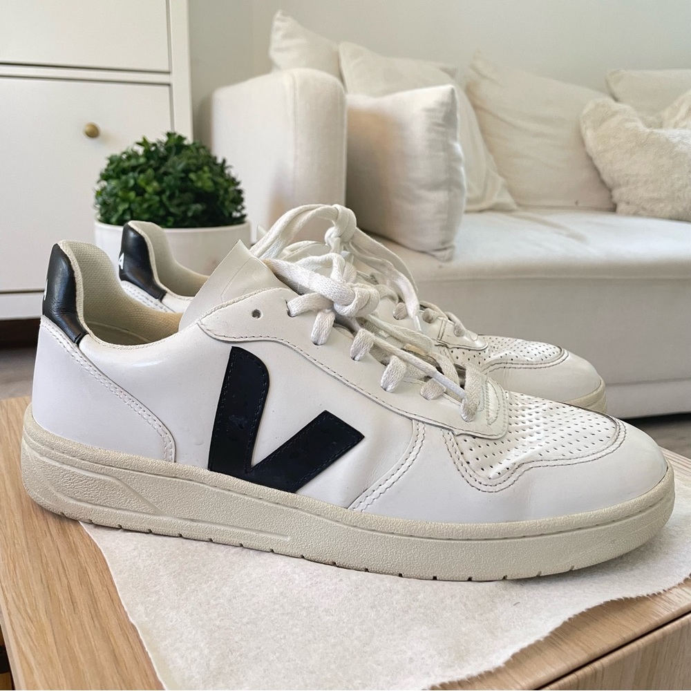 Veja Men's V-10 Rubber Trimmed Leather Lace Up Sneaker, US Size 10